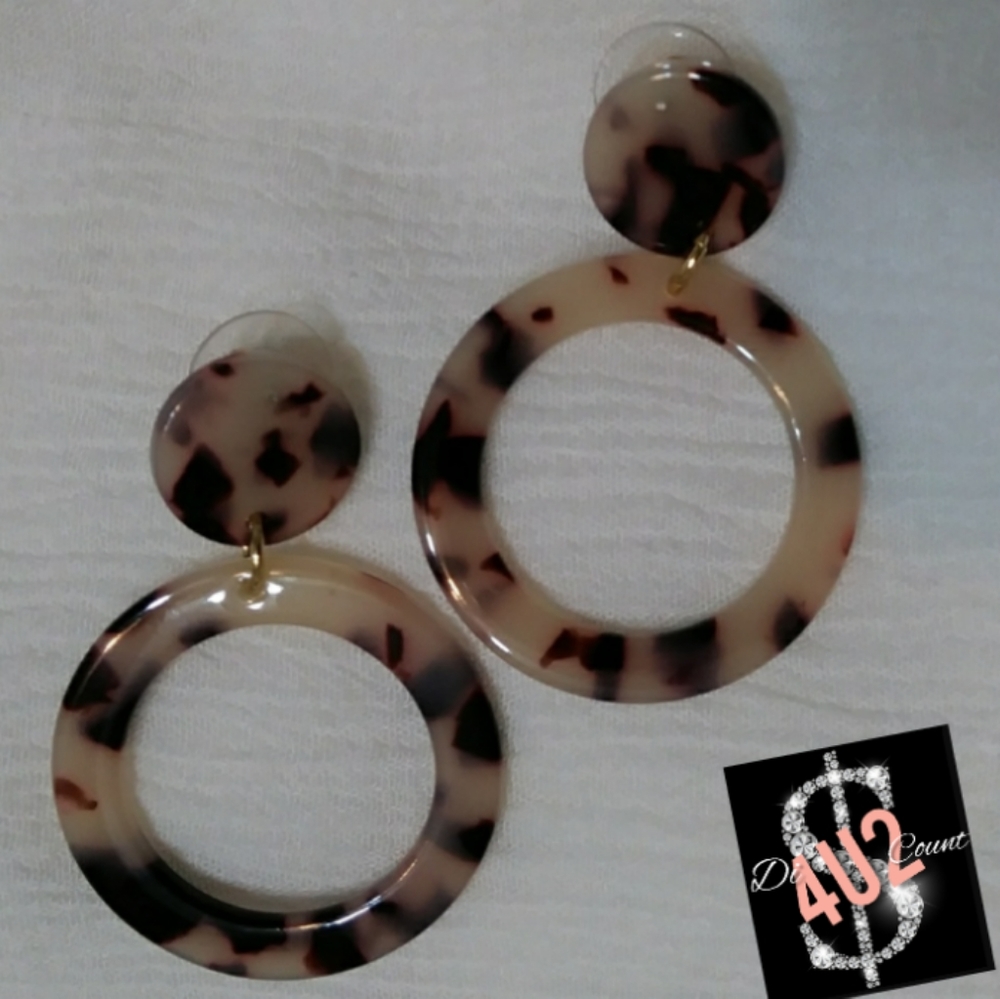 💕Pretty acrylic earrings